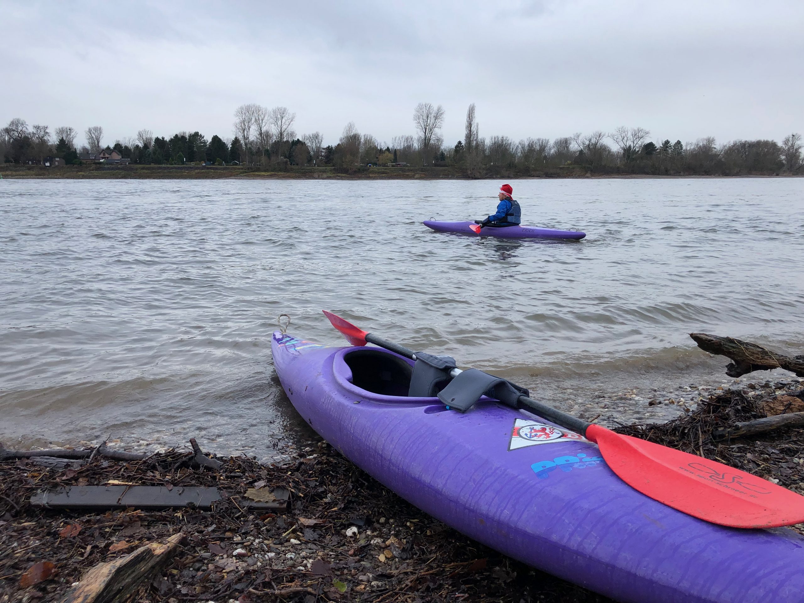 Ansicht Boot am Rheinufer